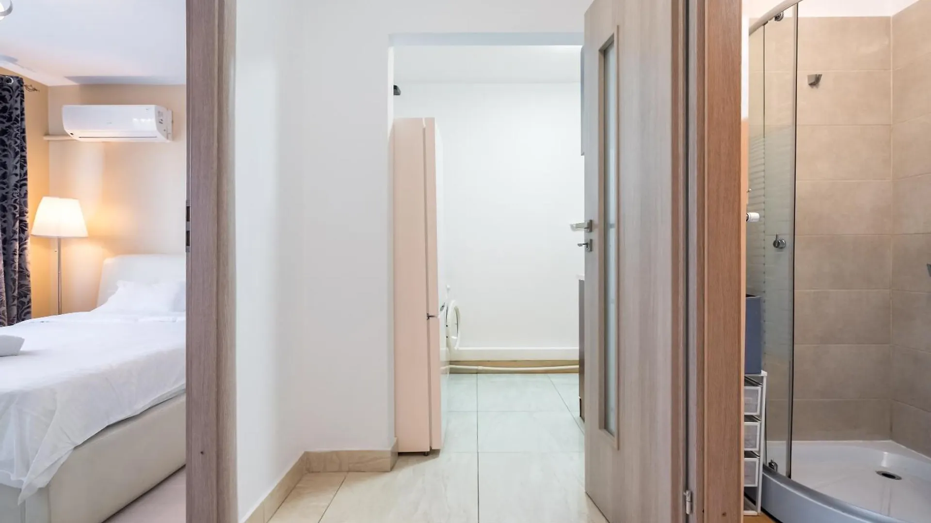 Magnificent Location With Iconic Scenery - Sala Palatului Apartment Bucharest
