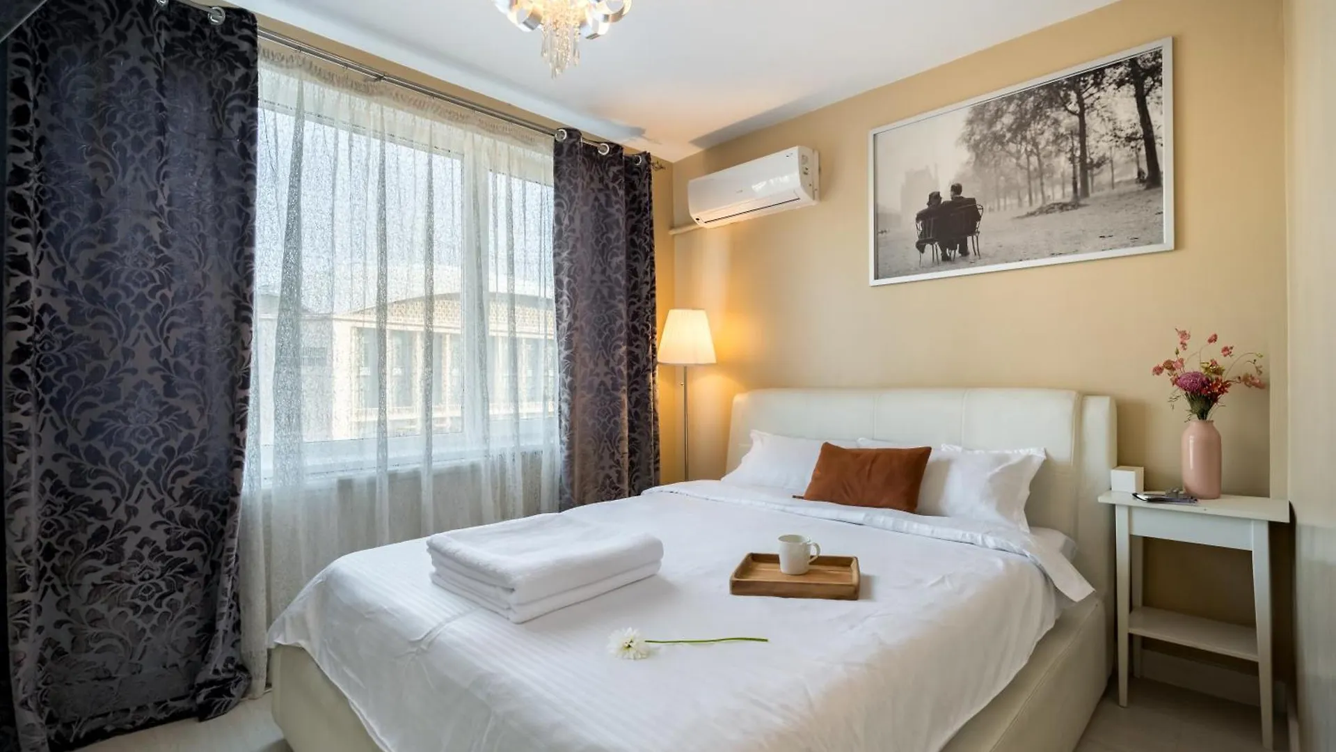 Magnificent Location With Iconic Scenery - Sala Palatului 0*, Bucharest Romania