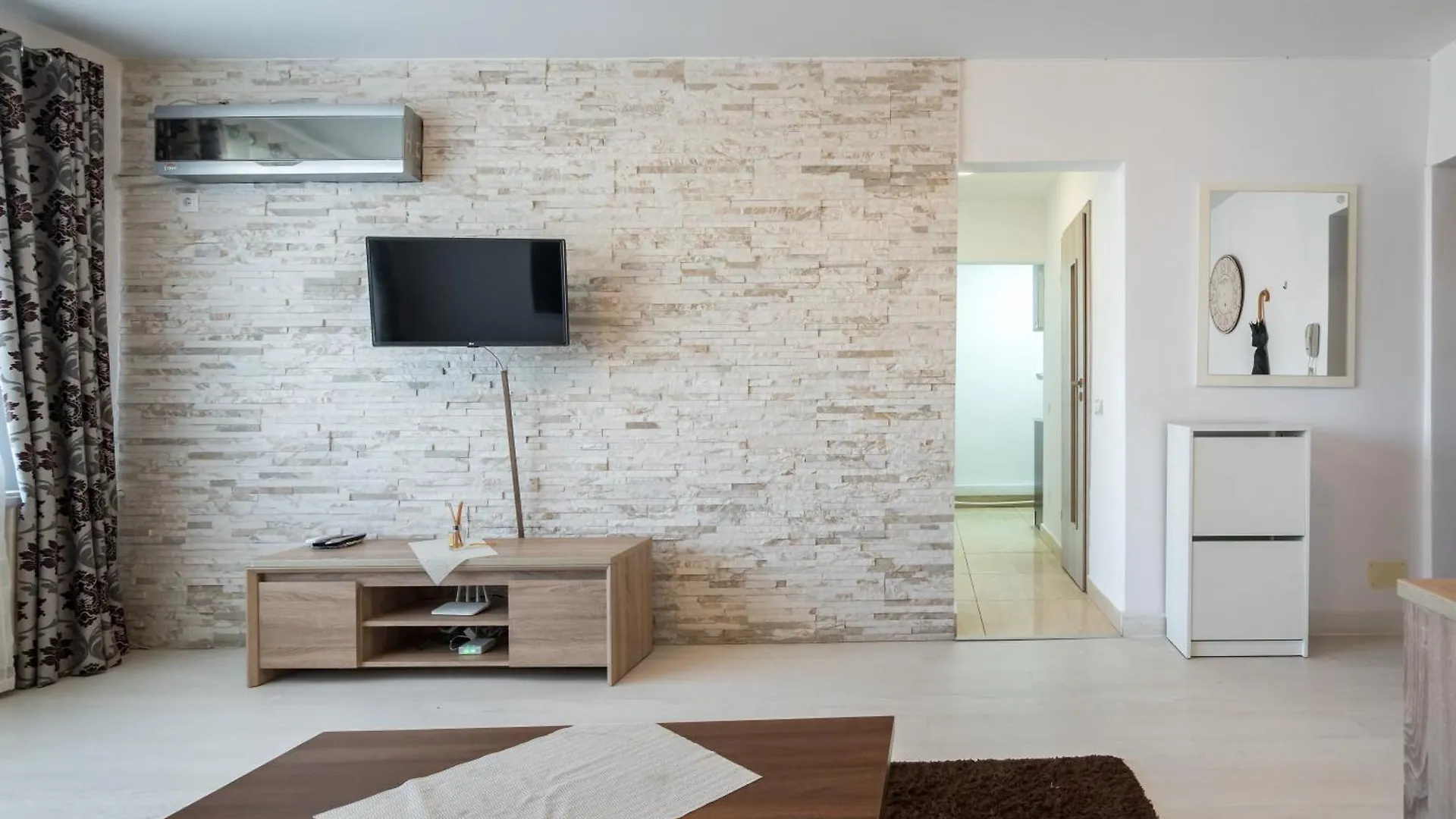Magnificent Location With Iconic Scenery - Sala Palatului Apartment