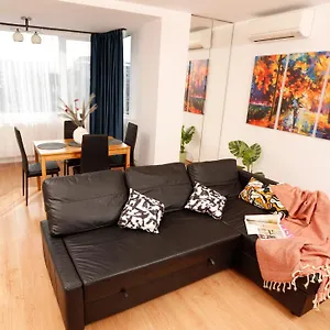  Appartamento Enchanting Retreat - Historic Old Town - Pet-Friendly Haven - Steps From Unirii