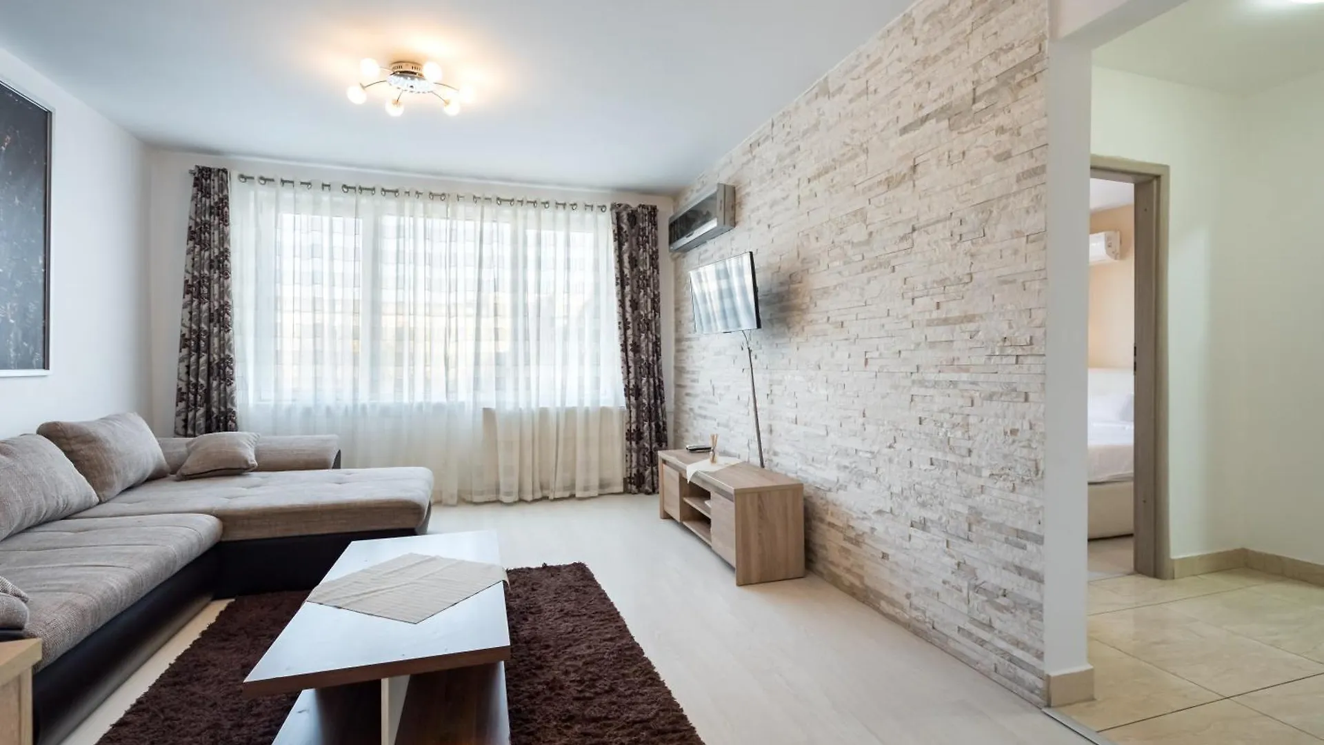 Magnificent Location With Iconic Scenery - Sala Palatului Romania