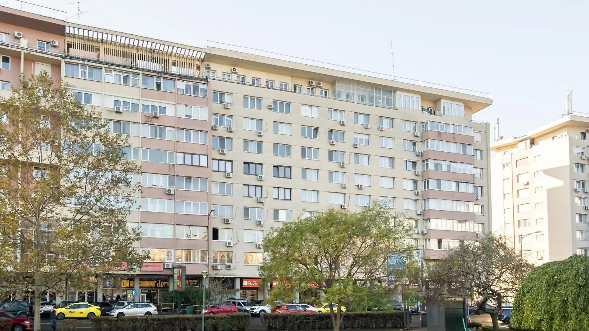 Magnificent Location With Iconic Scenery - Sala Palatului Bucarest